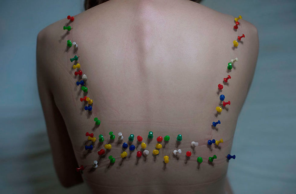 Verstörend: Diese Fotos zeigen, wie Frauen ihren Körper wahrnehmen Verstörend: Diese Fotos zeigen, wie Frauen ihren Körper wahrnehmen