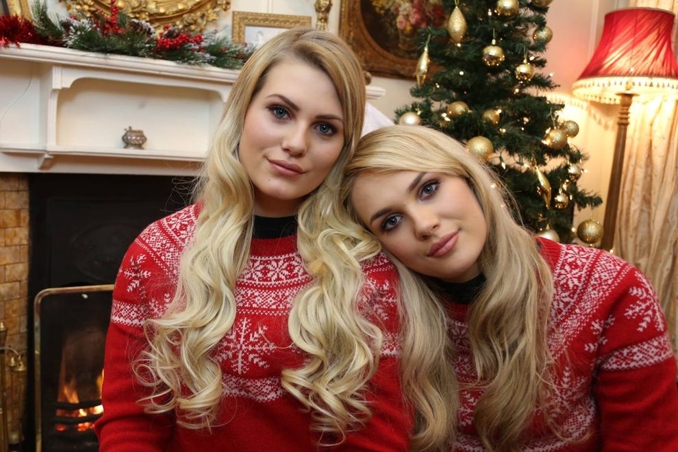 Diese zwei Frauen sehen aus wie Zwillinge, sind aber nicht verwandt