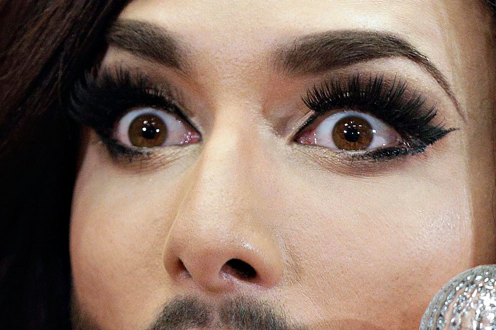 Conchita Wurst gibt Schminktipps in Tutorial