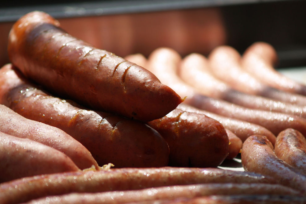 Gefährliche Bakterien in Wurst und Veggie-Erzeugnissen gefunden