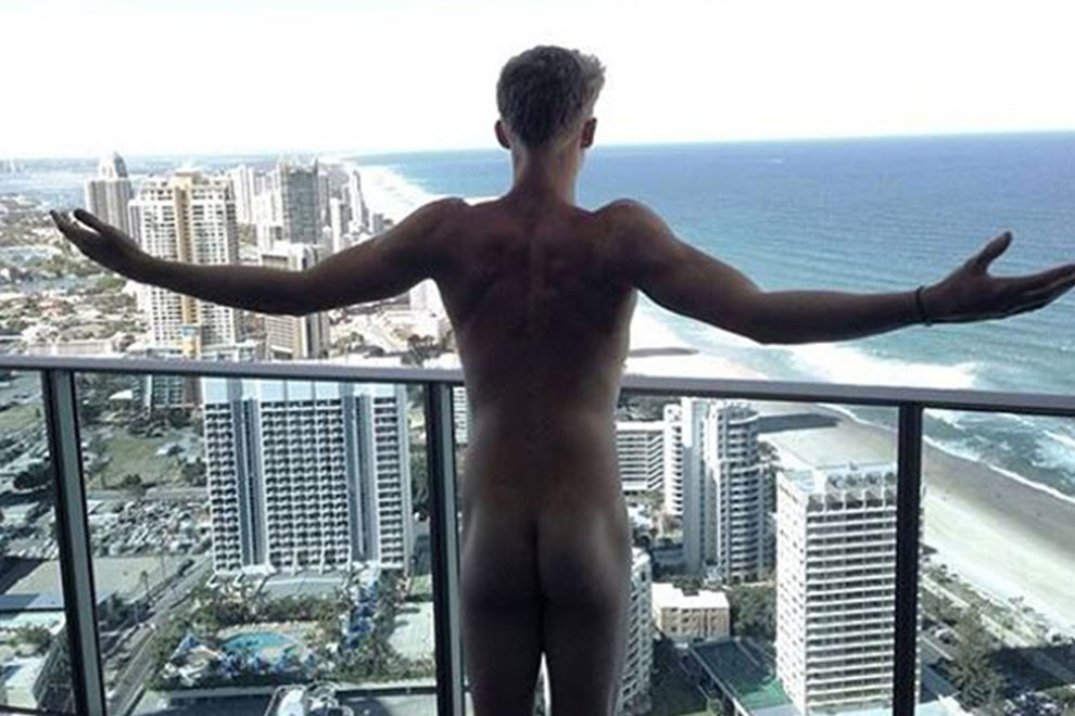 Teeniestar Cody Simpson postet Bild von blankem Hintern. 