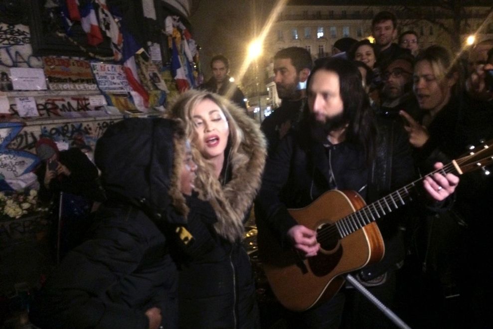 Madonna trat überraschend in Paris auf