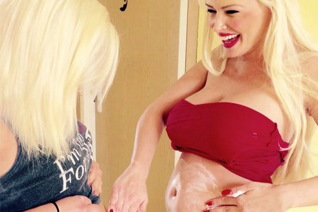 Daniela Katzenberger präsentiert Babybauch auf Facebook