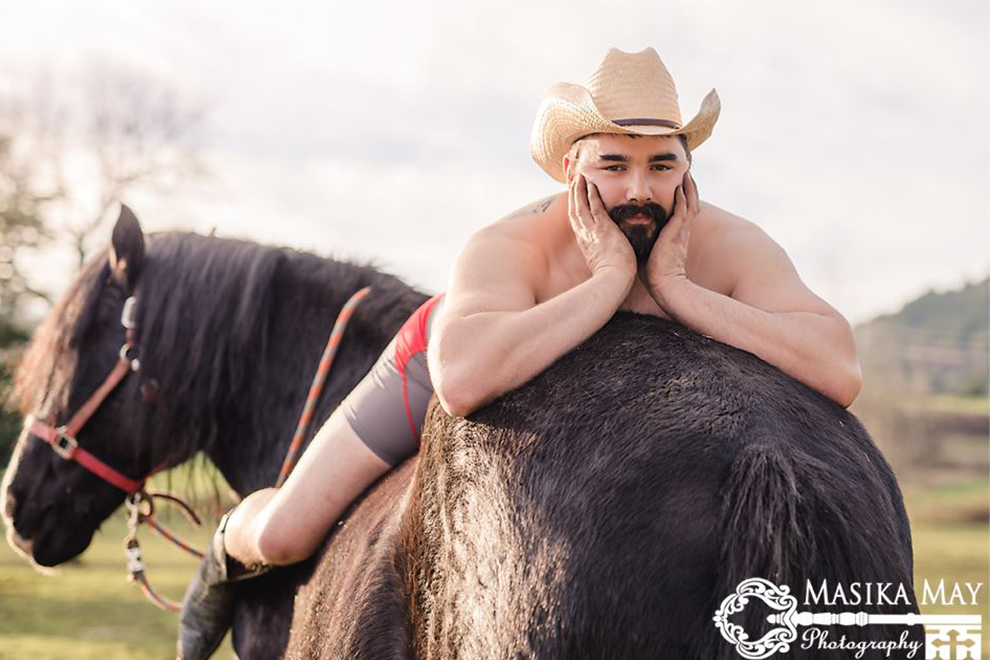 Fotografin stellt mit skurrilem Shooting gängige Geschlechterstereotype auf die Probe