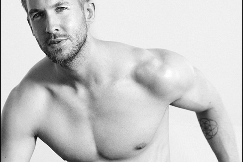 Calvin Harris modelt für Emporio Armani