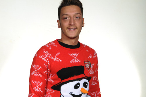 Mesut Özil im skurrilen X-mas-Trikot