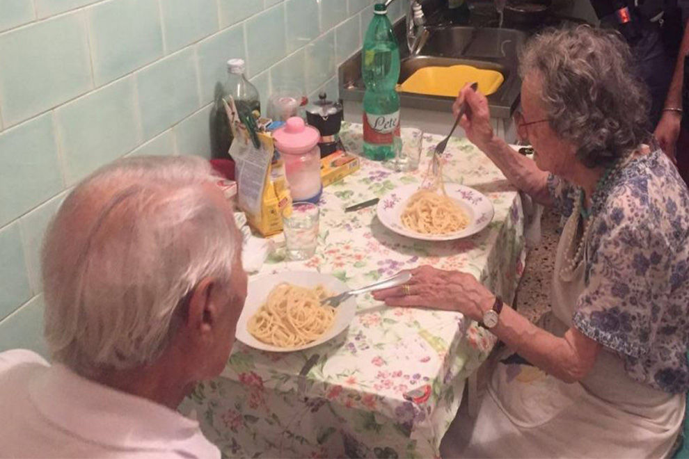 Deshalb kochte die italienische Polizei einem alten Ehepaar Pasta
