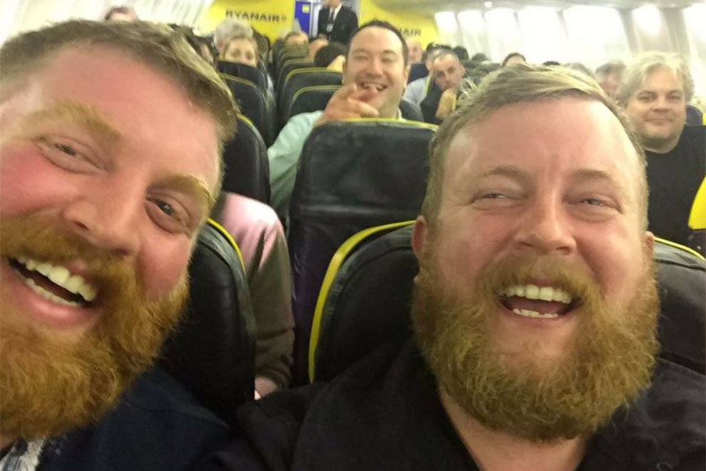 Mann trifft Doppelgänger im Flugzeug