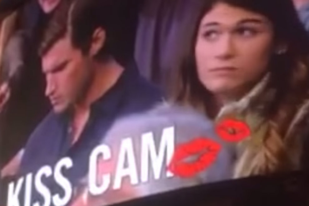 So cool reagiert diese Frau auf einen „Kiss Cam“-Korb