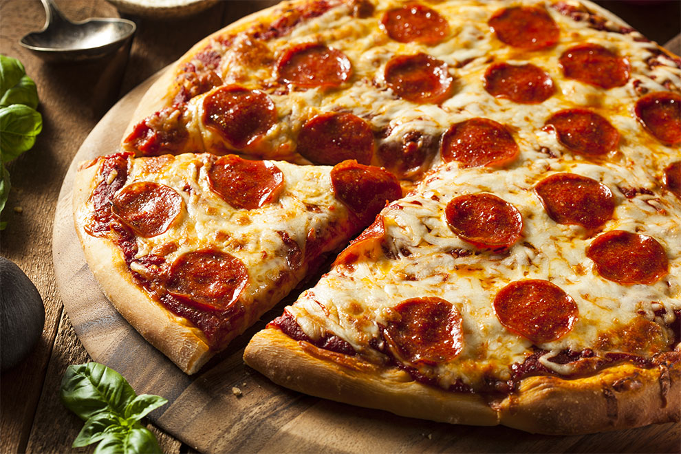 Spart man wirklich Kalorien, wenn man seine Pizza abtupft?