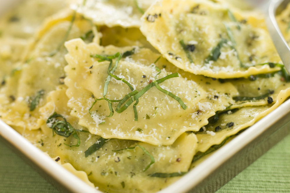 Käse-Spinat-Ravioli in Salbeibutter