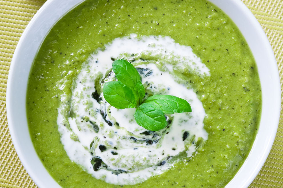 Zuc­chi­nirahmsuppe mit Paprika