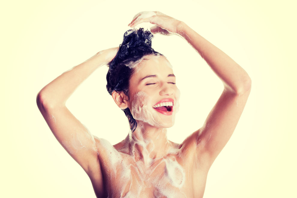 7 Gründe, warum du am Abend duschen solltest (und nicht am Morgen)