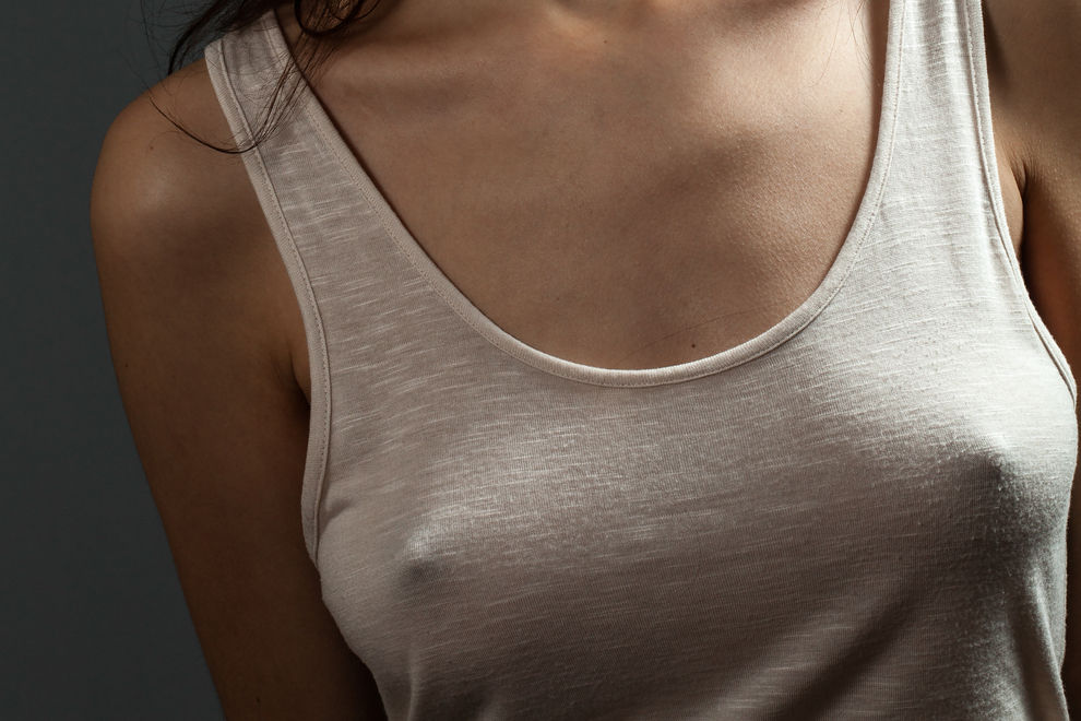Frauen tragen jetzt falsche Brustwarzen