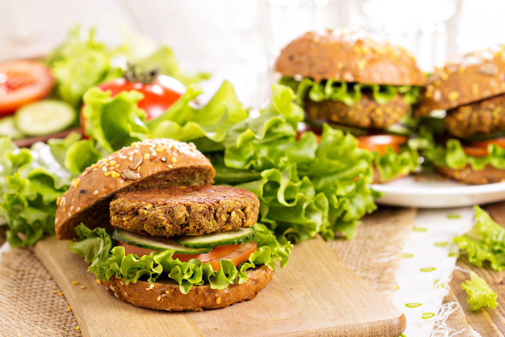 Tofu-Burger mit Ras-el-hanout und Koriander