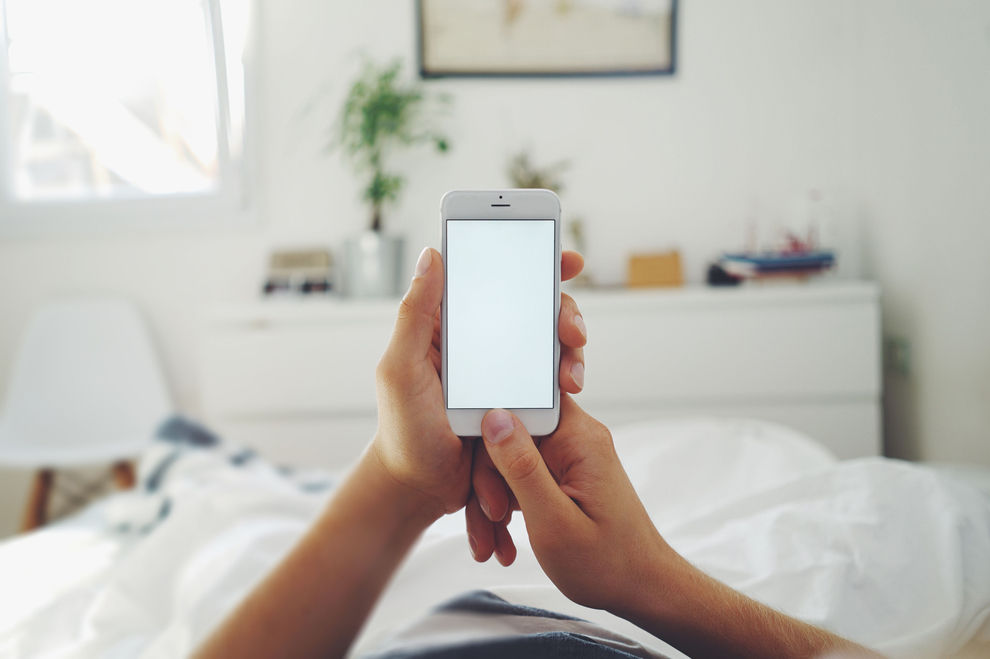 Darum hat dein Smartphone im Bett nichts zu suchen