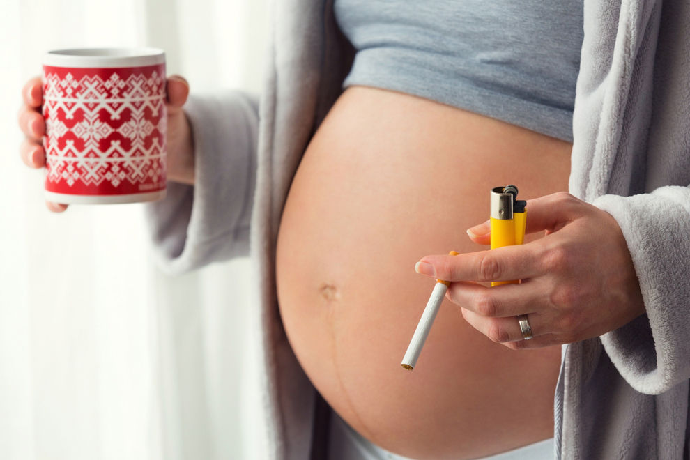 Schwangere Teenager rauchen, um kleinere Babys zu bekommen