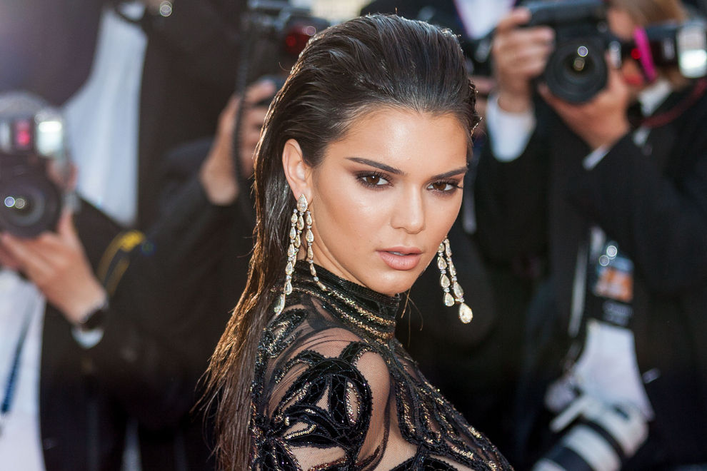 So sexy ist Kendall Jenner am Cover der neuen VOGUE!