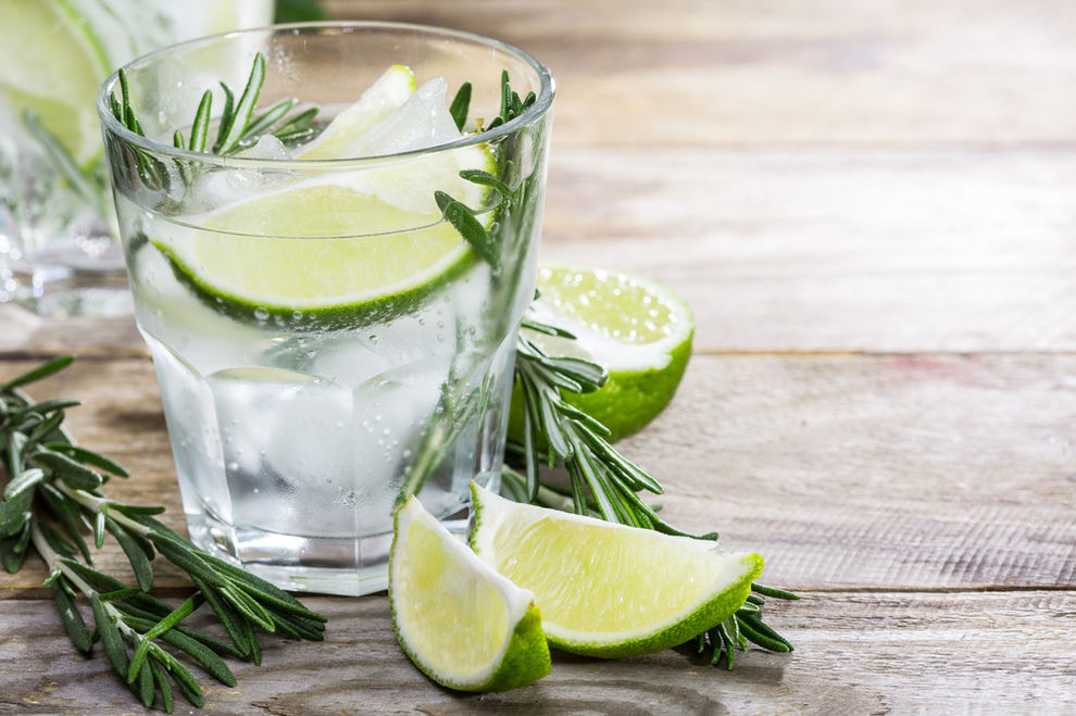 Gin Tonic trinken hilft gegen Mückenstiche