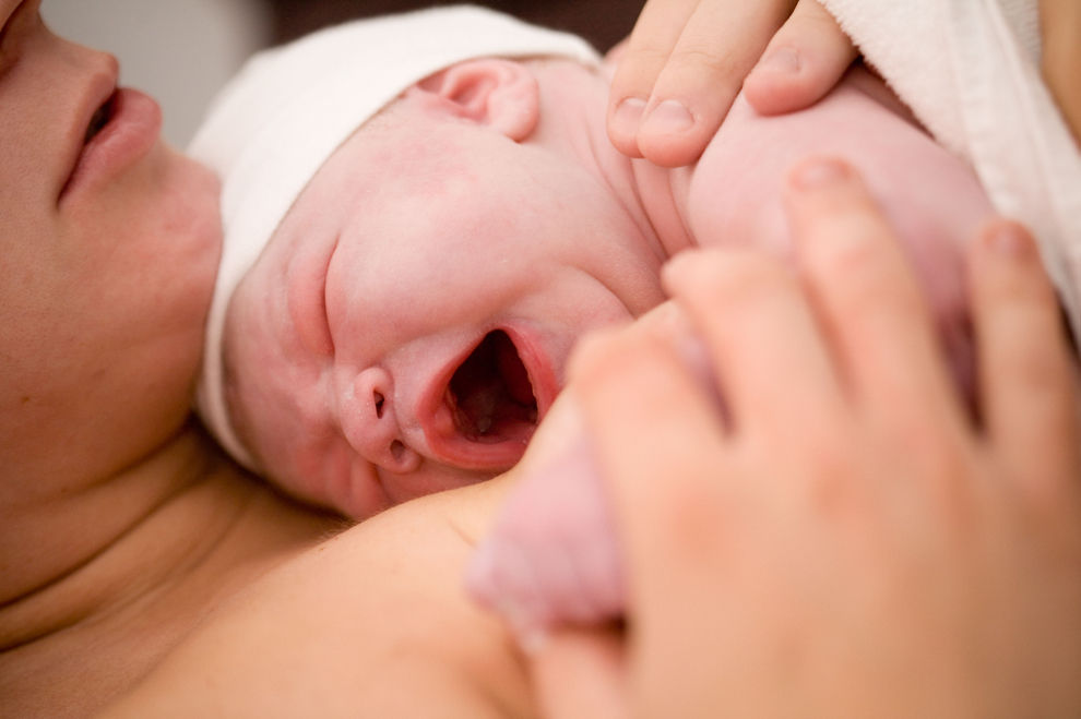 So viel kostet es in den USA, sein Baby nach der Geburt zu halten