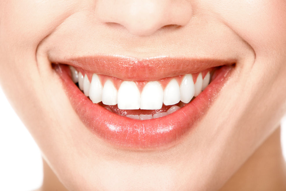 Diş beyazlatma: Dişlerinizi beyazlatan 3 meyve