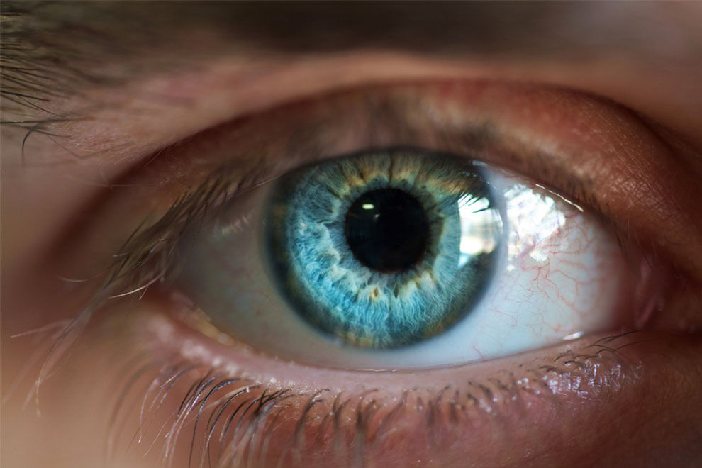 Menschen mit blauen Augen werden eher Alkoholiker als andere