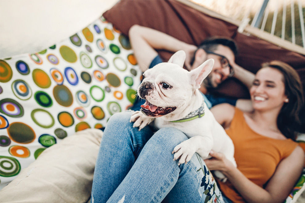 7 Dinge, die Männer machen, die für Frauen total seltsam sind