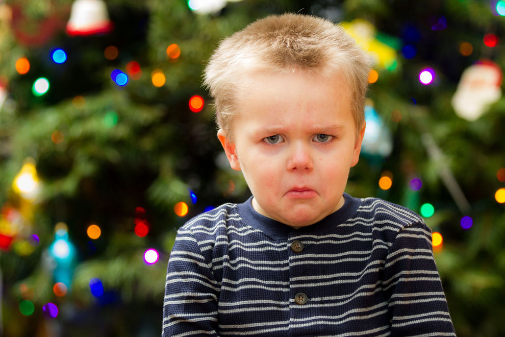 Das passiert mit Kindern, wenn sie zu viele Geschenke bekommen