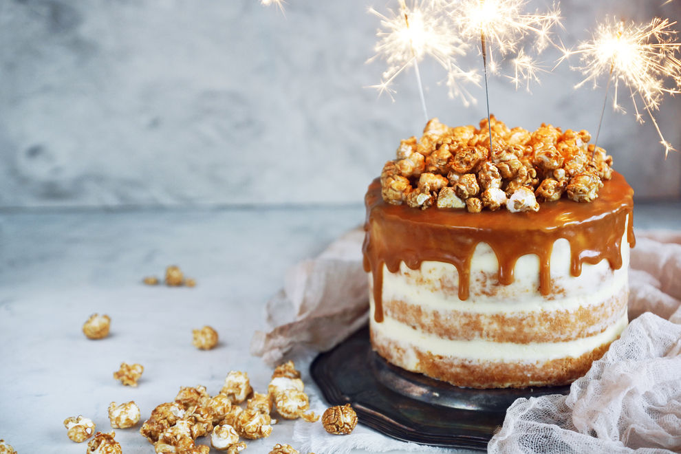 Deshalb solltest du niemals Wunderkerzen auf Kuchen geben