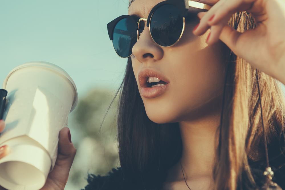 Warum alle scharf auf diese Sonnenbrille sind & wie du sie geschenkt bekommst