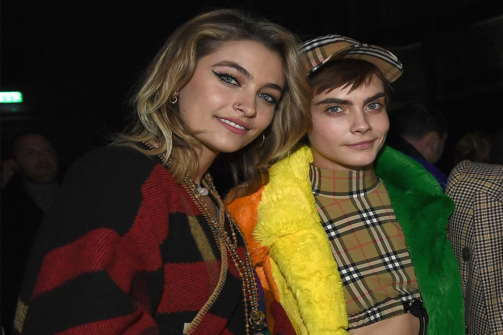 Cara Delevigne und Paris Jackson bestätigen Beziehung mit einem Kuss