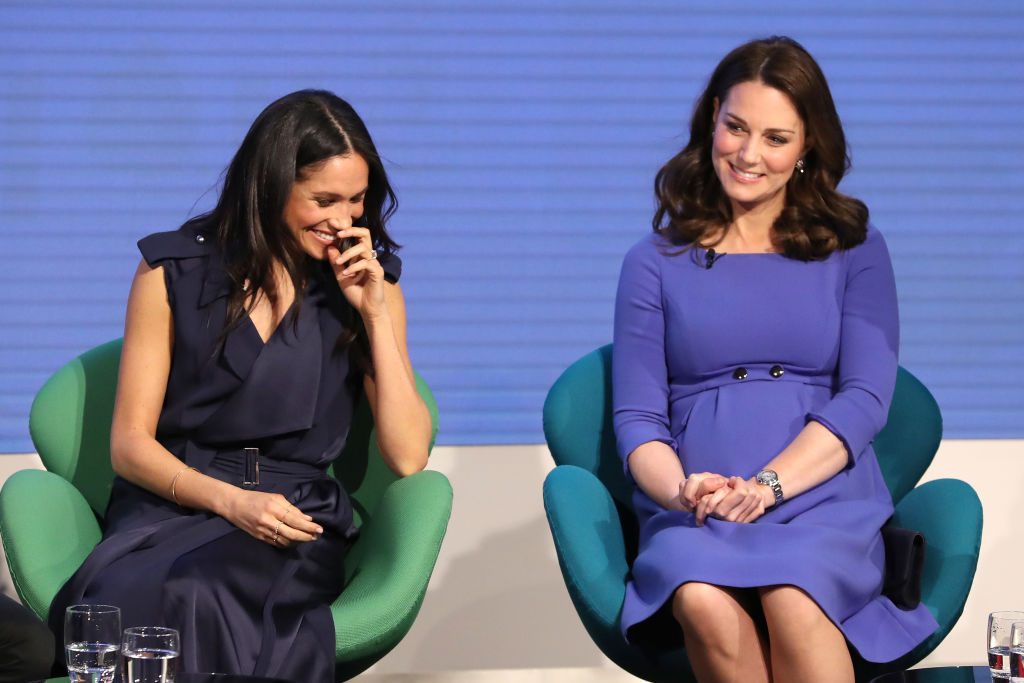 Meghan Markle und Herzogin Kate: Meghans Kleid soll ich Vergleich zu Kates "zu freizügig" gewesen sein