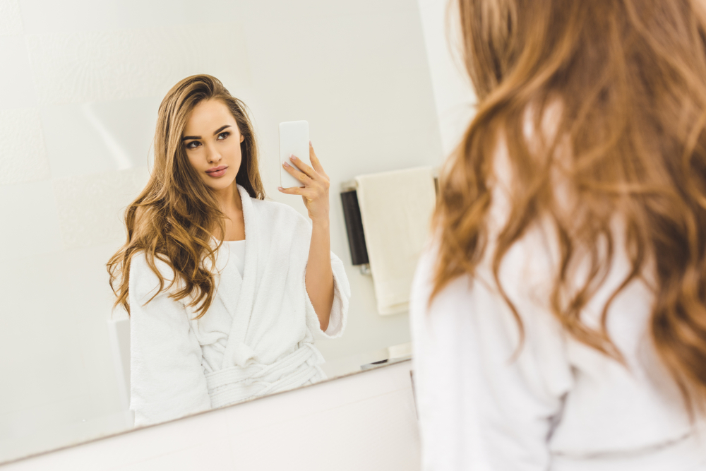 Über diese Spiegelselfies macht sich die ganze Welt lustig