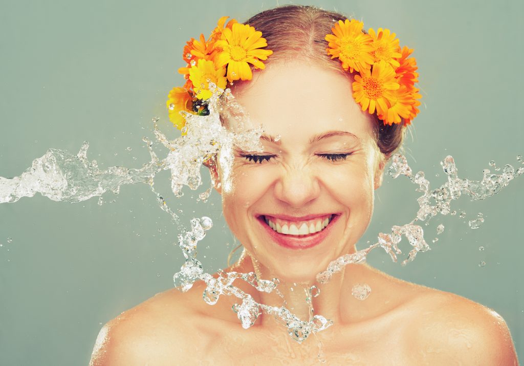 Oha: Diesen positiven Effekt hat Wasser auf dein Hautbild
