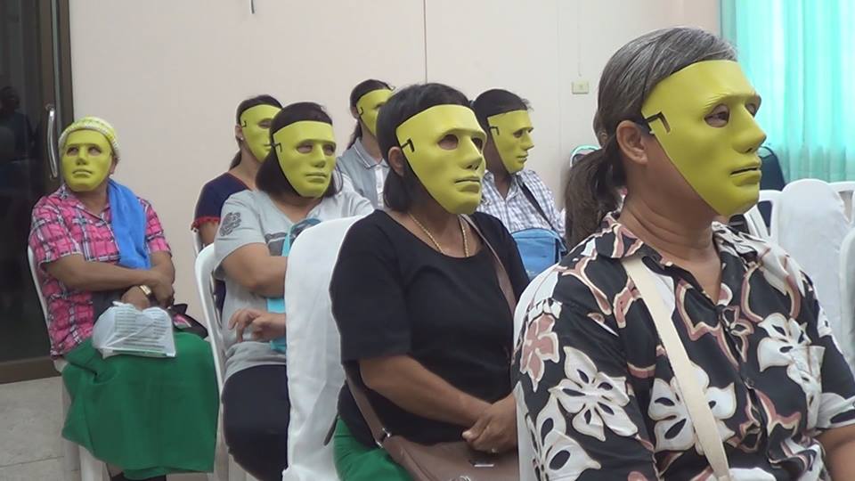 Warum diese Frauen mit Masken beim Frauenarzt sitzen