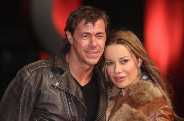 Die beiden Schauspieler Xenia Seeberg und Sven Martinek