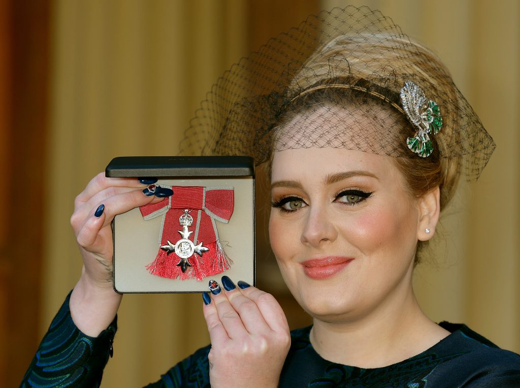 Adele hat sich zur Priesterin weihen lassen