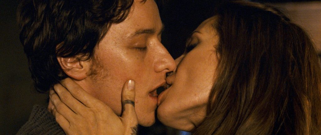 James McAvoy meinte zur Kusszene mit Angelina Jolie in "Wanted" nur, dass es unangenehm und schwitzig war.
