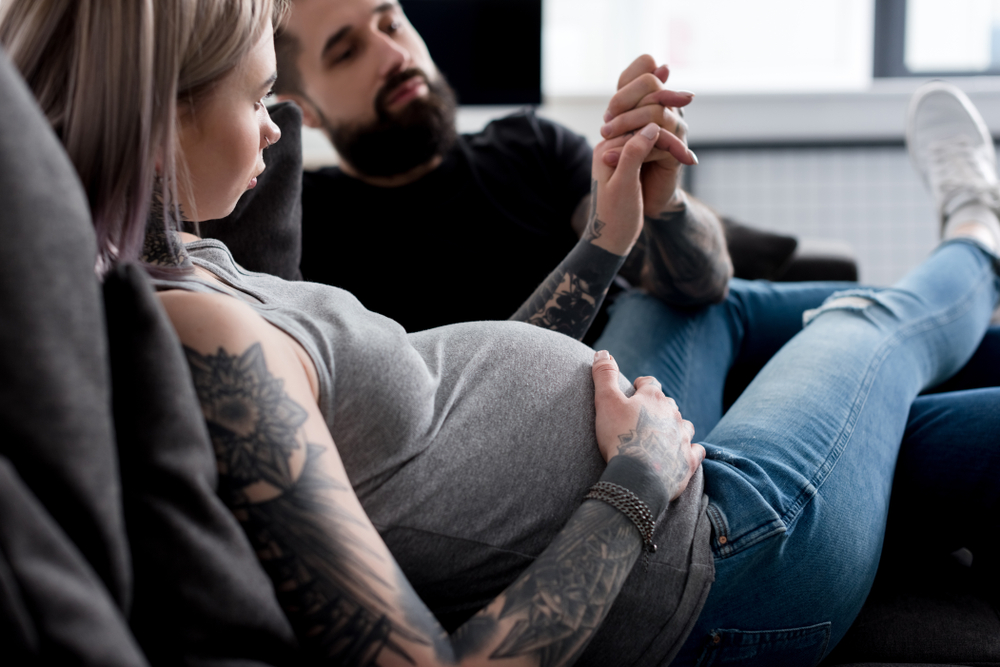 Tätowieren in der Schwangerschaft: Darf man das?