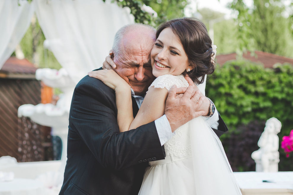 Schock: Millionär heiratet versehentlich seine Enkelin