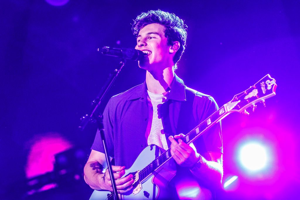 Schock für Fans: Shawn Mendes fiel von der Bühne