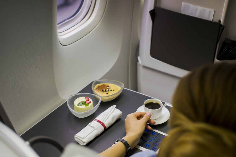 Deshalb solltest du im Flieger niemals Kaffee oder Tee bestellen