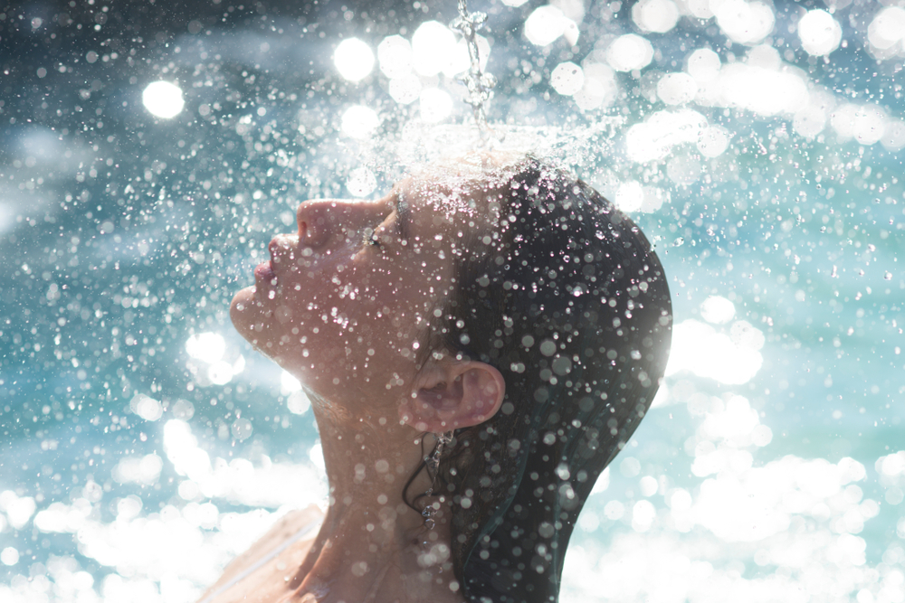 Gegen Pickel: Mineralwasser soll das ultimative Beauty-Secret sein