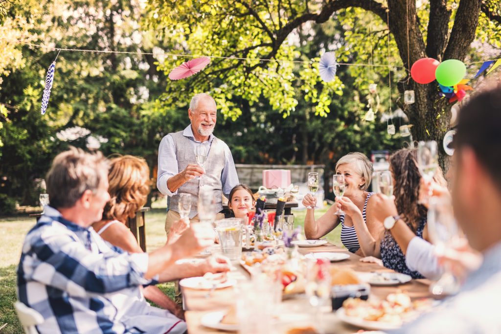 Diese 5 Sätze können wir auf Familienfeiern nicht mehr hören