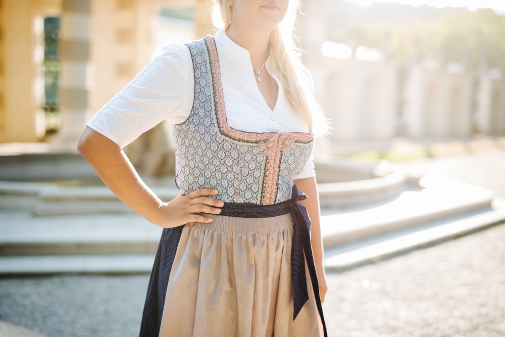 Dirndl reinigen: So kriegst du es wieder sauber