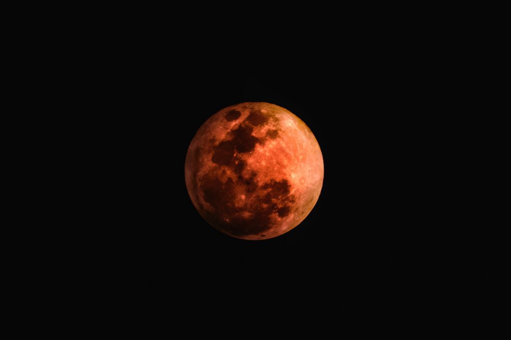 Himmelsspektakel: Mond kommt der Erde zu Halloween extrem nahe