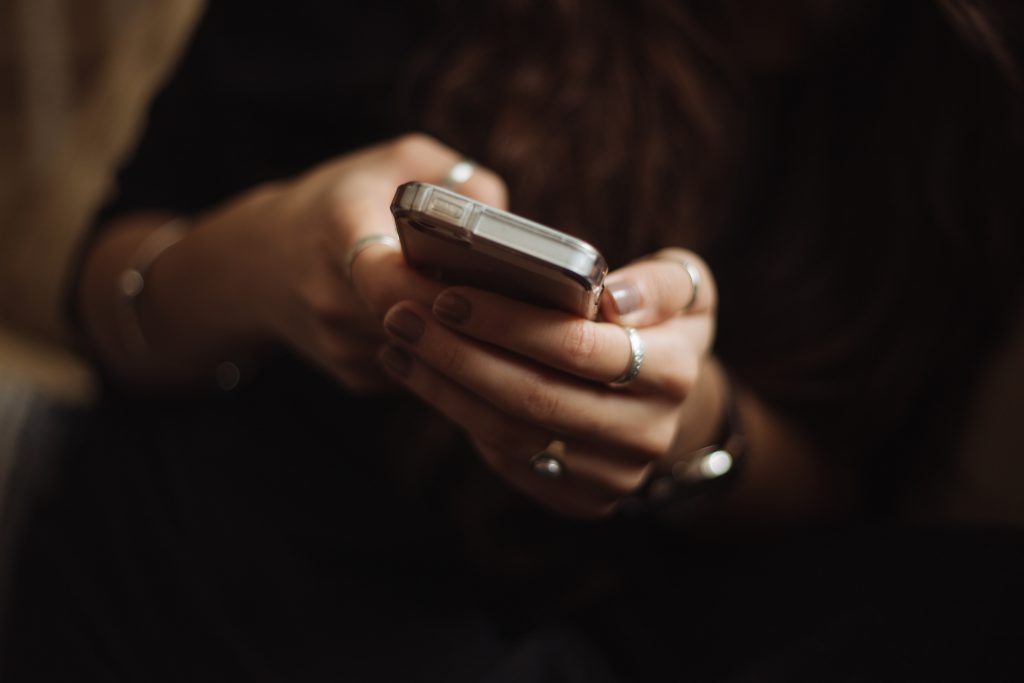 Sexting: Das bedeuten diese 10 Abkürzungen Sexting: Das bedeuten diese 10 Abkürzungen