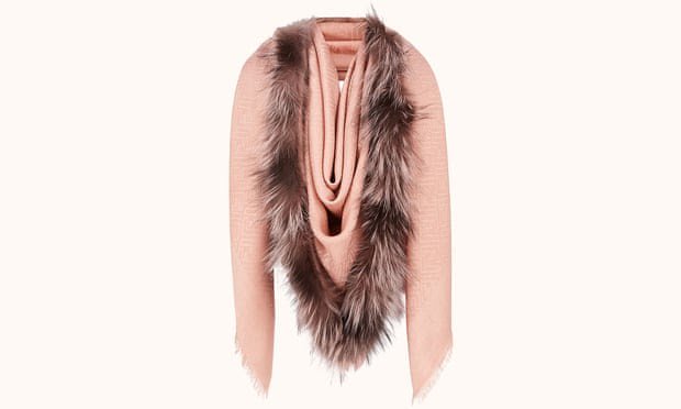 Fendi bringt Vulva-Schal für 850 Euro auf den Markt