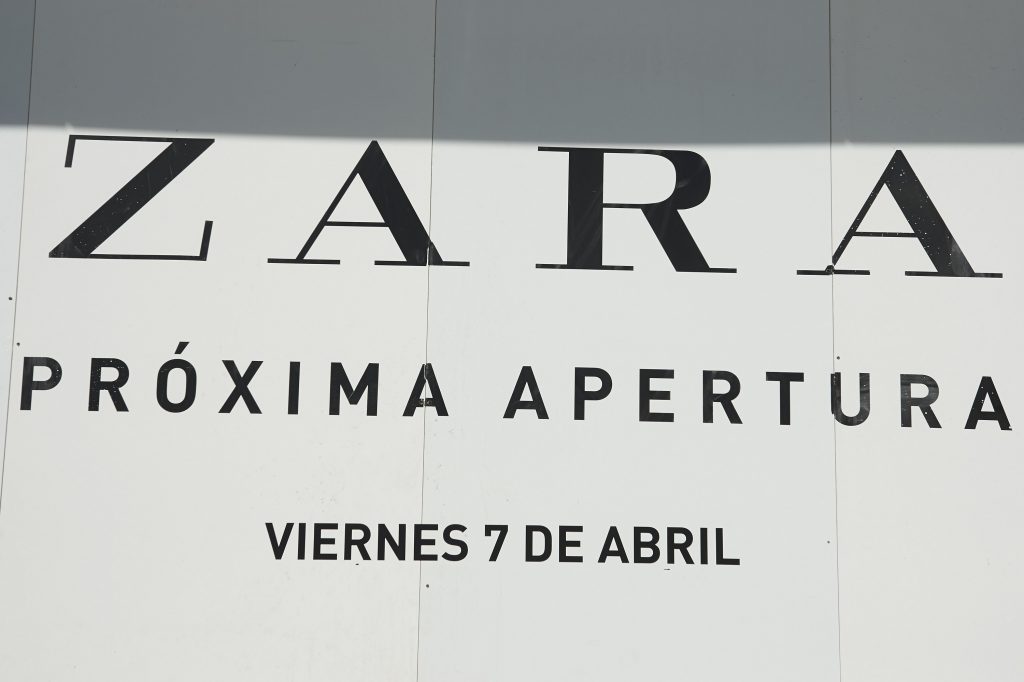 Zara präsentiert neues Logo und erntet Shitstorm Zara präsentiert neues Logo und erntet Shitstorm