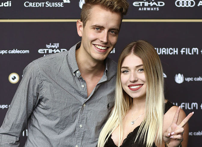 Bibi & Julian blamieren sich mit peinlicher Antwort bei Quizduell Bibi & Julian blamieren sich mit peinlicher Antwort bei Quizduell